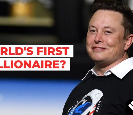 एलन मस्क का ट्रिलियन डॉलर का सफर: ट्रिलियनेयर बनने की कहानी Elon Musk speaking at a global tech event