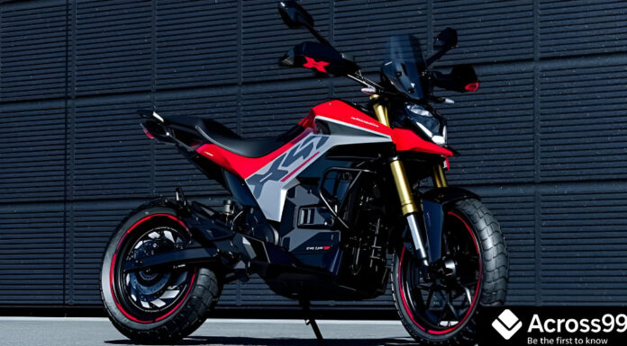 Ultraviolette X47 Crossover EV: लॉन्च के 24 घंटे में 3,000 से ज्यादा बुकिंग का रिकॉर्ड Ultraviolette X47 electric adventure bike side view