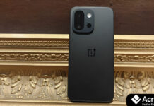 OnePlus 15 फ्लैगशिप: 7,000mAh बैटरी और 50MP कैमरे के साथ नया 5G अनुभव OnePlus 15 flagship smartphone with sleek design and large OLED display.