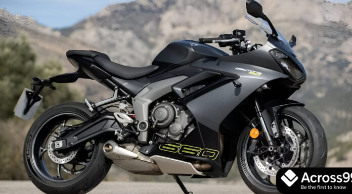 Triumph Daytona 660 First Look: कीमत, इंजन और डिजाइन डिटेल्स Alt Text: Triumph Daytona 660 side view in red color