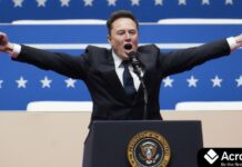 Elon Musk Net Worth 2025: 500 अरब डॉलर पार कर बने दुनिया के पहले हाफ-ट्रिलियनेयर Elon Musk smiling with Tesla car in background