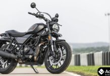 Hero Mavrick 440 Update: नया लुक और फीचर्स के साथ जल्द लॉन्च होगी दमदार बाइक Hero Mavrick 440 bike side view with updated design