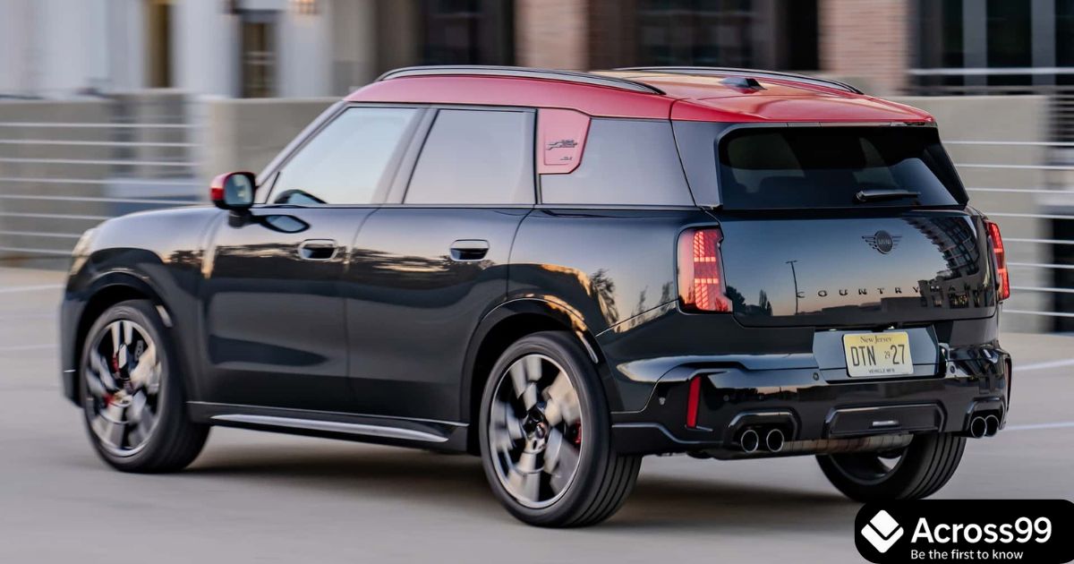 Interior of MINI Countryman JCW All4 with sports seats