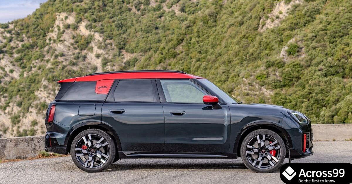 MINI Countryman JCW All4 driving on highway