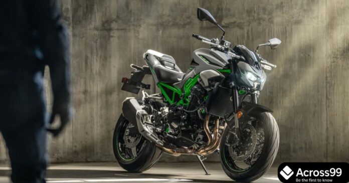 Kawasaki Z900 2025 front view with aggressive streetfighter design