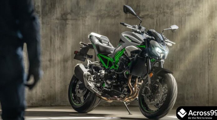 Kawasaki Z900 2025: नई स्टाइलिंग, पावर और फीचर्स के साथ भारत में लॉन्च Kawasaki Z900 2025 front view with aggressive streetfighter design