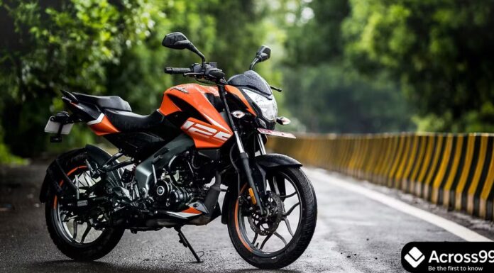 Bajaj Pulsar NS125 को मिला दिवाली अपग्रेड, अब मिलेगी ज्यादा टेक और सेफ्टी Bajaj Pulsar NS125 2026 Pearl White with digital console