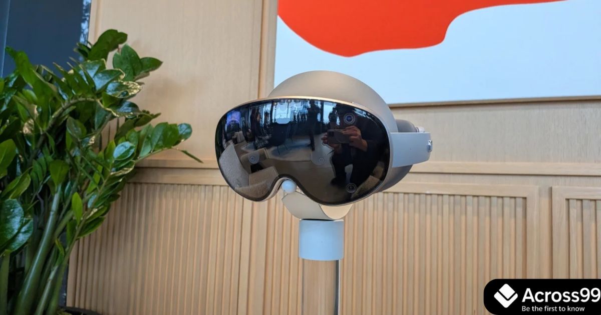 Galaxy XR Headset displaying immersive 4K micro-OLED screen