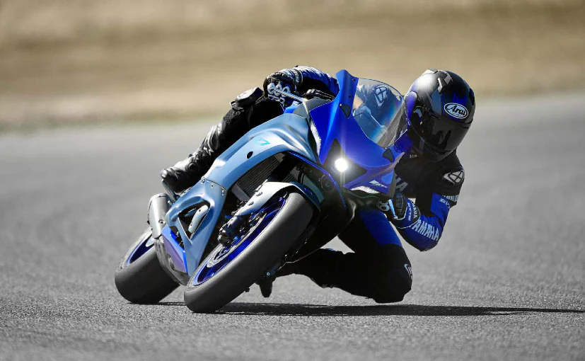 Yamaha R7 2026 side profile showcasing aerodynamic body and LED headlamps