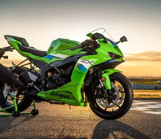2026 Kawasaki Ninja ZX-10R भारत में लॉन्च: बढ़ी कीमत, घटी पावर – जानें क्या है नया इस सुपरबाइक में 2026 Kawasaki Ninja ZX-10R side profile showcasing new design and features