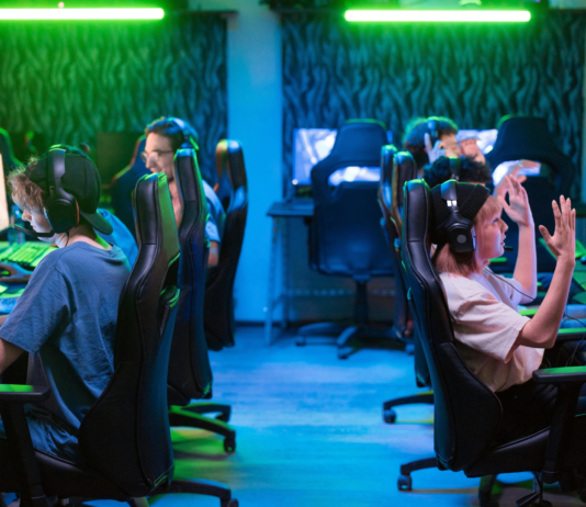 Digital Cyber Cafe: Best Cyber Cafe in Pupri, Bihar Digital Cyber Cafe in Pupri Bihar providing online services like Aadhaar, PAN card, and certificate apply